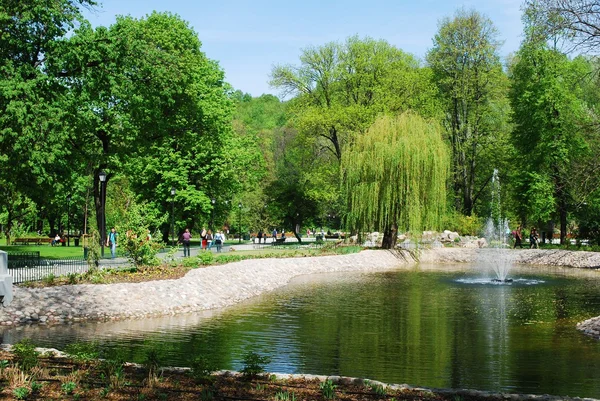 Užupis park i vilnius stad kan. Litauen — Stockfoto