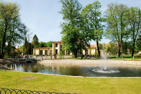 Užupis park i vilnius stad kan. Litauen — Stockfoto