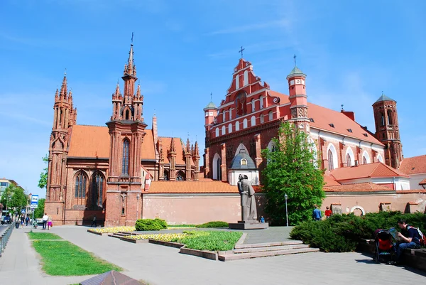 Iglesia de Santa Ana y Bernardinu en la ciudad de Vilna — Foto de Stock