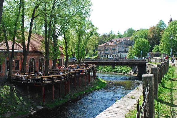 Río Vilnele ant Uzupis en Vilna. Lituania — Foto de Stock