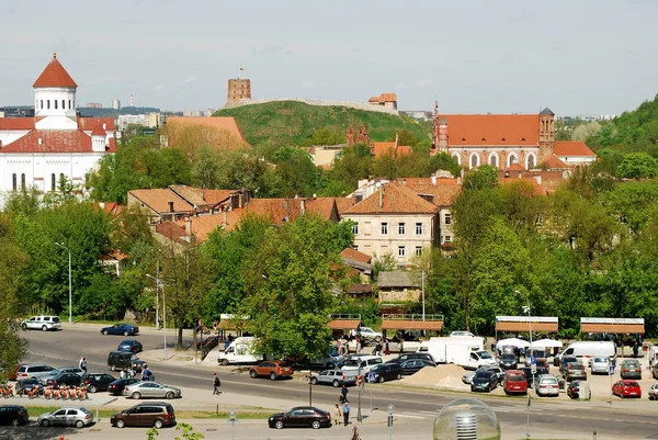 Vilnius stad straatleven in de lentetijd — Stockfoto
