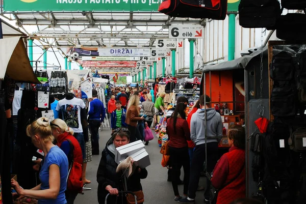 Gariunai bazaar marknaden i vilnius staden. — Stockfoto