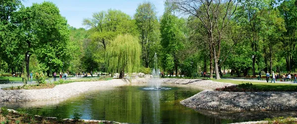 Užupis park i vilnius stad kan. Litauen — Stockfoto