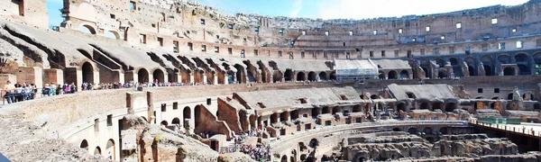 Колізей був побудований в першому столітті в місті Рим. — стокове фото