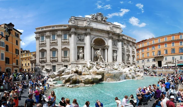 Brunnen di trevi - berühmtester platz Roms — Stockfoto