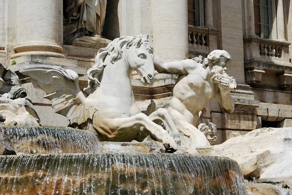 Fontána di trevi - slavný Řím místo — Stock fotografie