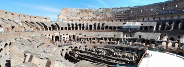 Kolezyum, Roma şehir içinde ilk yüzyılda inşa edilmiş.