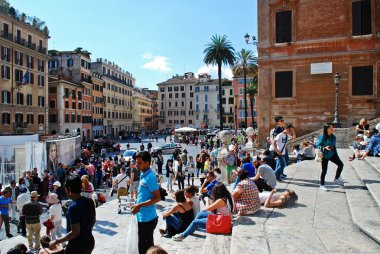  turistler Roma şehir İspanyol adımları 29 Nisan 2014 ziyaret etti.