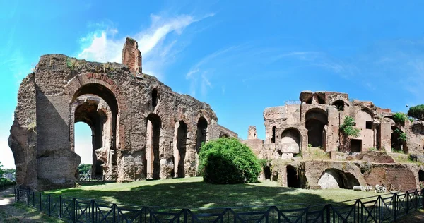 Ruinas de la antigua y hermosa ciudad Roma —  Fotos de Stock