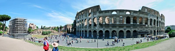 Colosseum werd gebouwd in de eerste eeuw in rome stad. — Stockfoto