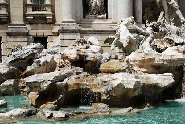 Fountain di Trevi - famous Rome's place — Stock Photo, Image