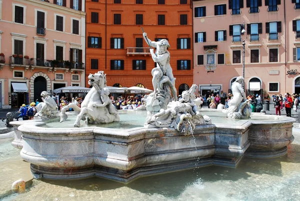 Esculturas en Roma ciudad Navona lugar el 29 de mayo de 2014 — Foto de Stock