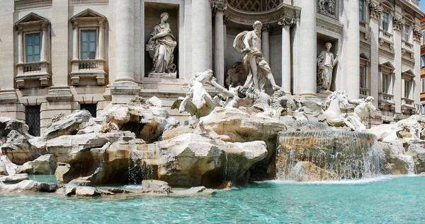 Di trevi - ünlü Roma'nın yer çeşme — Stok fotoğraf