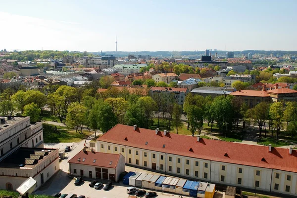 Uitzicht op de stad Vilnius gediminas kasteel. — Stockfoto