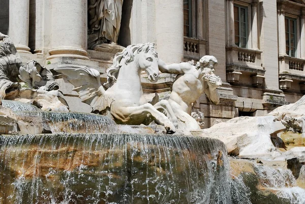 Fontana di Trevi - famosa località di Roma — Foto Stock