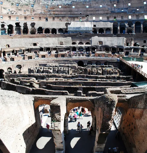 Kolezyum, Roma şehir içinde ilk yüzyılda inşa edilmiş. — Stok fotoğraf