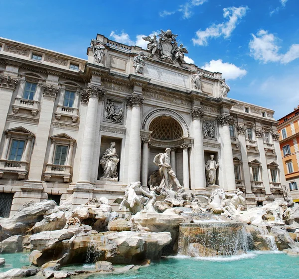 Di trevi - ünlü Roma'nın yer çeşme — Stok fotoğraf