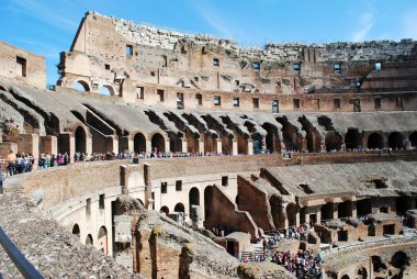 Kolezyum, Roma şehir içinde ilk yüzyılda inşa edilmiş.