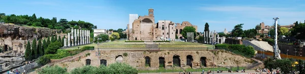Руїни старого і красиві міста Рим — стокове фото