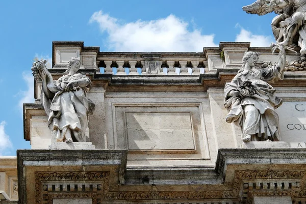 Di trevi - ünlü Roma'nın yer çeşme — Stok fotoğraf