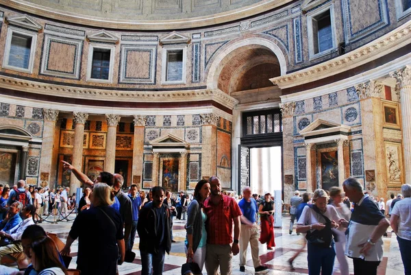 Roman Pantheon's dome and the opening at the top — Stock Photo, Image