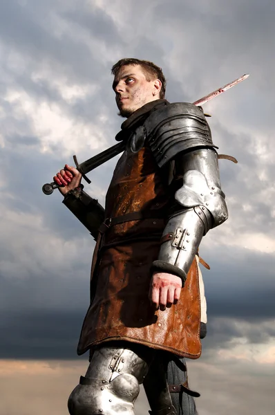 Knight holding kılıç