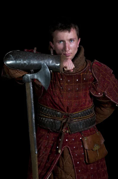 Воин держит свой меч — стоковое фото