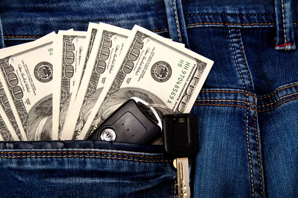 Cash and key from the car in pocket — Stock Photo, Image