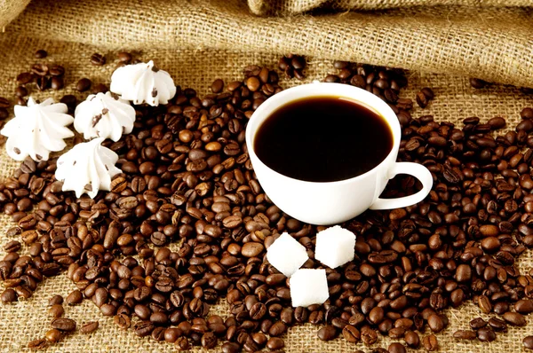 Cup of coffee with refined sugar and coffee beans. — Stock Photo, Image