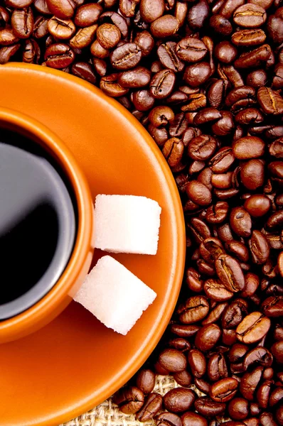 Cup of coffee with refined sugar and coffee beans. — Stock Photo, Image