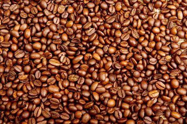 Жареные кофейные зёрна. Фон — стоковое фото