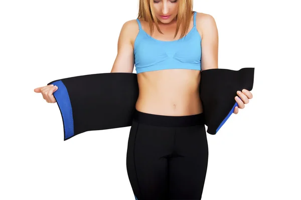 Mulher ajuste com cinto para perda de peso isolado sobre fundo branco — Fotografia de Stock