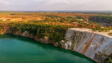 Ukrayna 'da güneş ışınlarında Radon ocağı. Madencilik endüstrisi. Alexandrovka, Ukrayna