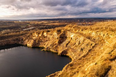 Ukrayna, Migeya 'da sonbahar radon gölü manzarası.