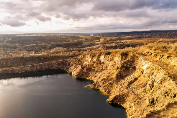 Ukrayna, Migeya 'da sonbahar radon gölü manzarası.