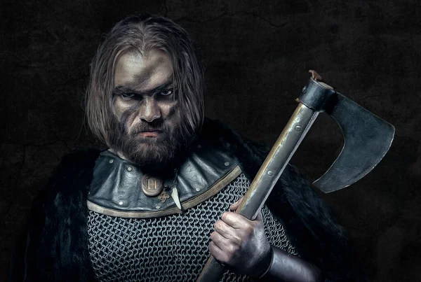 Zırhlı Korkunç Viking Ortaçağ Savaşçısı Kuzeyli — Stok fotoğraf