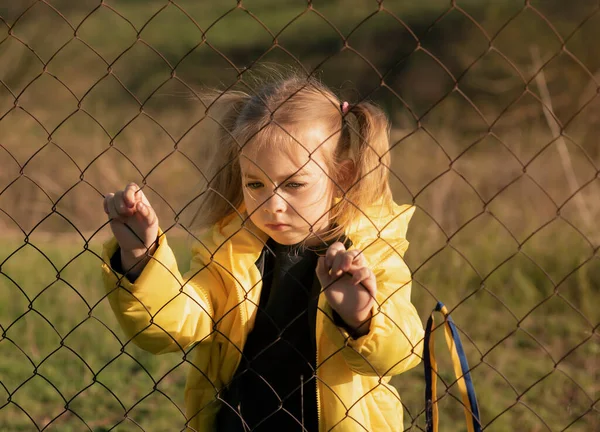 Portrait Small Beautiful Ukrainian Girl Yellow Blue Ribbon Ukrainian Flag — стоковое фото