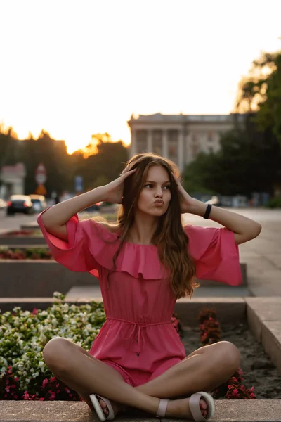 Young Beautiful Girl Long Hair Posing Backdrop Sunset — Stock Photo, Image