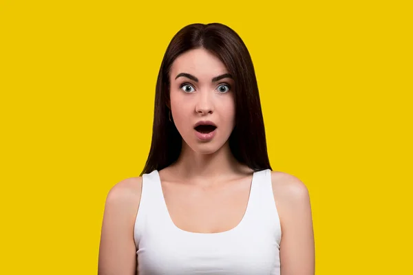 Cute Girl White Top Sincerely Surprised What She Sees Yellow — Stock Photo, Image