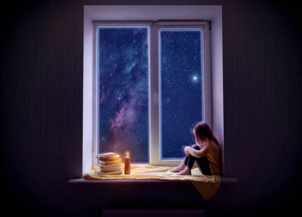 Cute Little Girl Sitting Windowsill Night Child Looks Starry Sky — 스톡 사진