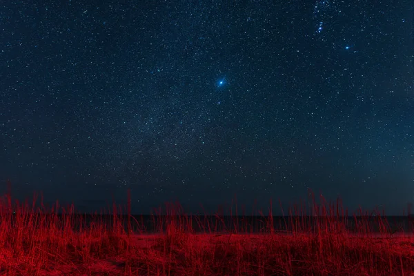Pohled Moře Měsíčního Svitu Noci Dlouhou Expozicí Noční Nebe Hvězdy — Stock fotografie