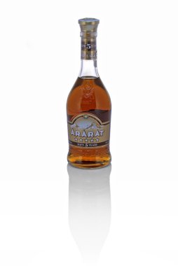 Ermeni brendi Ararat şişesi