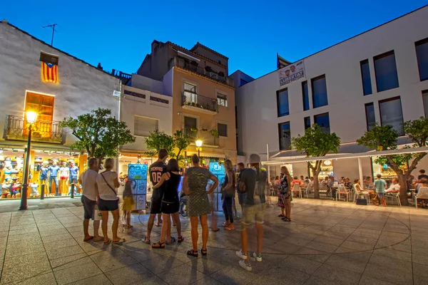 Tossa Mar Girona Spanyolország Július 2019 Színes Éjszakai Jelenet Turisták — Stock Fotó
