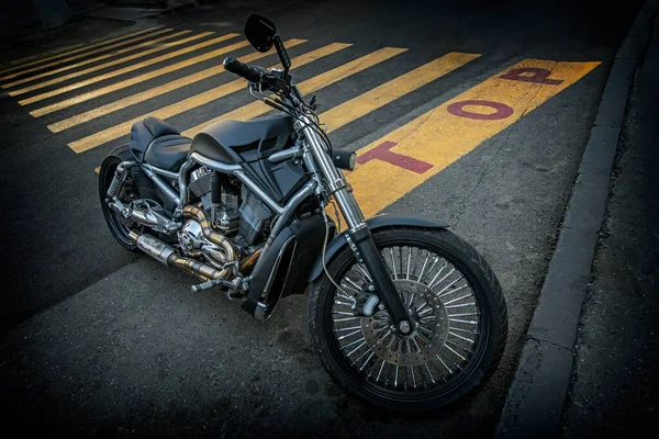 Yerevan Örményország Augusztus 2022 Fekete Harley Davidson Motorkerékpár Parkolt Utcán — Stock Fotó
