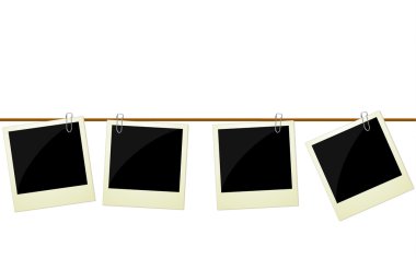 ipte asılı dört kağıt notları