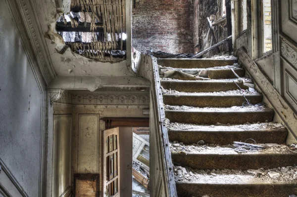 Staircase in abandoned house, hdr photo — Stock Photo, Image