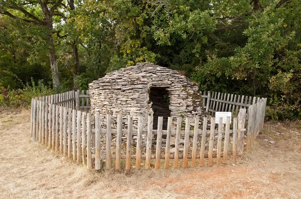 Cadole, stony shelter for shepherd and wine growers (Burgundy France) — Stock Photo, Image