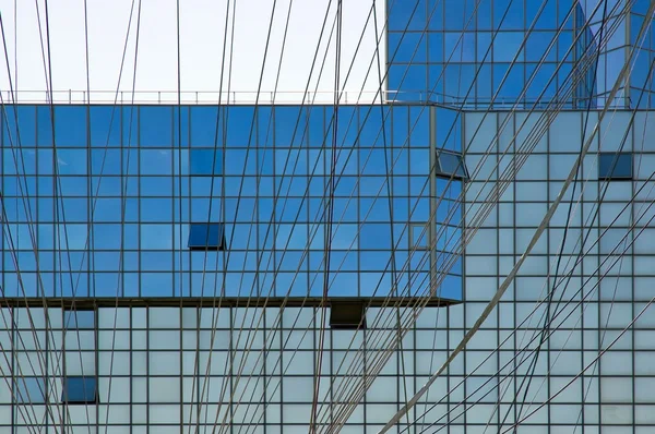 Ropes on glass facade — Stock Photo, Image