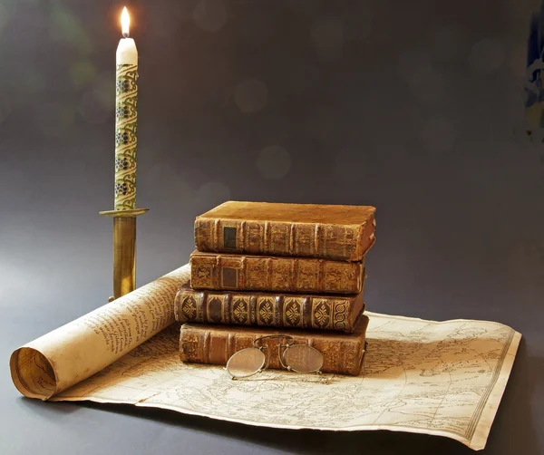 Old books and map of 17 th century, enlightened in the candle — Stock Photo, Image