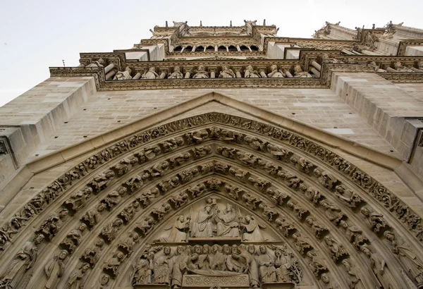 Notre-dame-de Paryż, rzeźby portalu (Paryż Francja) — Zdjęcie stockowe